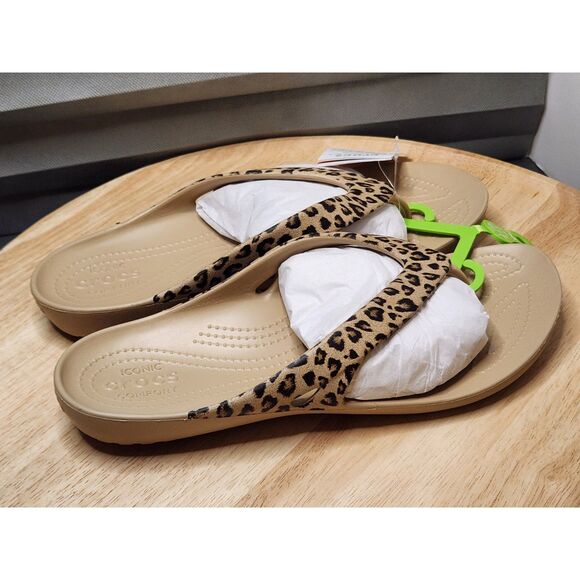 Crocs Kadee II Leopard Flip Flops – Women’s Size 11 – Lightweight Sandals - Picture 4 of 7